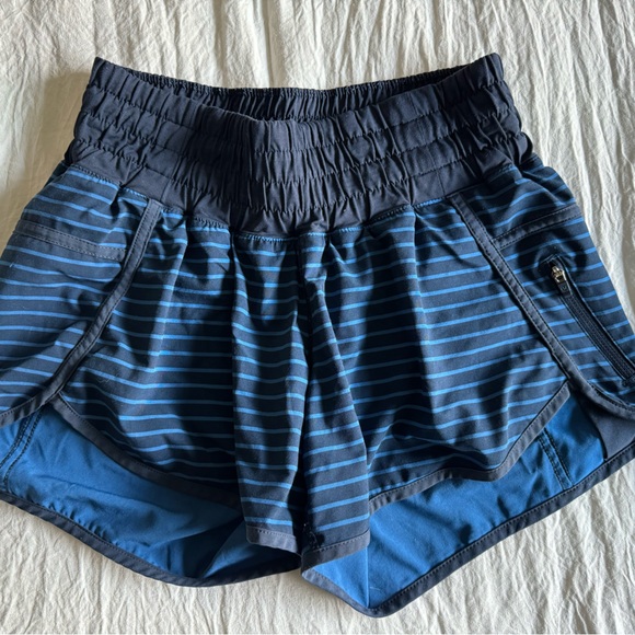 Lululemon short size 4 - Picture 4 of 4